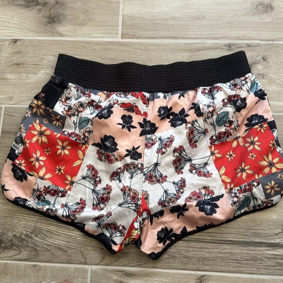 Shorts - Picture 2 of 3